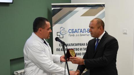 Президентът Румен Радев посети и АГ болницата във Варна(Снимки)