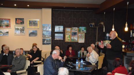 Пламен Градинаров говори с граждани за приоритетите си в “Приморски”