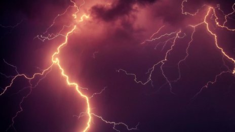 Мълния удари сръбски футболист по време на мач