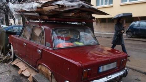 Премахват старите автомобили на територията на „Владиславово”