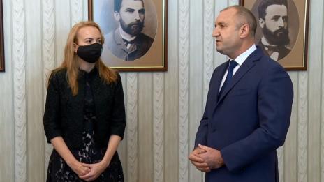 Мандатът връчен в 9 часа – мандатът върнат след секунда (ВИДЕО)