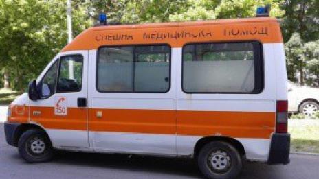 Мъж издъхна в заседнал асансьор