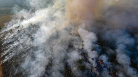 Бразилия отказа помощта на Г-7 за гасене на пожара в Амазонка