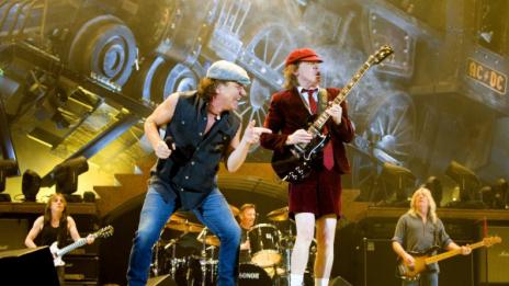 AC/DC тръгват на турне без барабаниста си