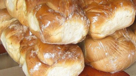 Във Варна дариха козунаци на медици и на деца от дома във "Виница"