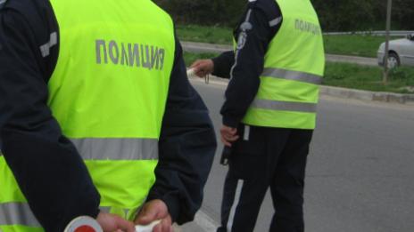 ТИР се заклещи до Дом “Младост”