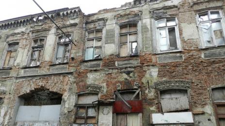 Солаковият хан, убежище за Ботев и Левски се руши
