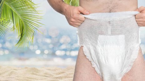 На плаж с памперс! Морето не е за облекчаване през бански – €750 глоба!