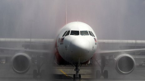 Нов проблем с "Еърбъс", 628 от самолетите A320 имат проблем с металните панели