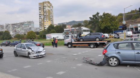 Шестима пострадаха в катастрофи за ден
