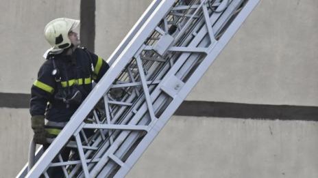 Пожарникари спасиха възрастна жена в Силистра