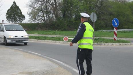 Акция: Пътни полицаи ще проверяват за колани, каски и столчета