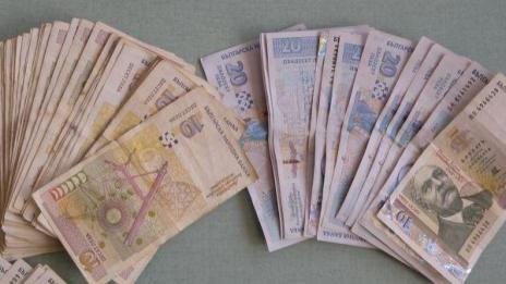Арестуваха трима за множество телефонни измами