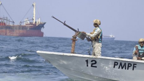Хутите атакуваха с ракети контейнеровоз в Червено море