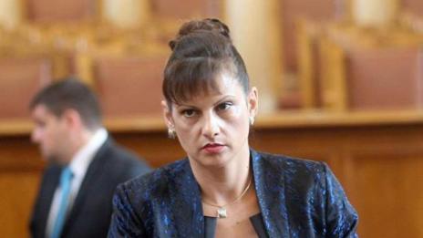 Даниела Дариткова замени ген. Стоян Тонев