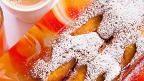 Вкусен сладкиш с праскови