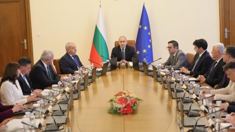 Радев: Даваме срок на Тръмп до края на юни да реши дали да махне визите за българи