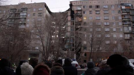 Взрив на газ взе жертви и причини частично срутване на жилищен блок в Магнитогорск