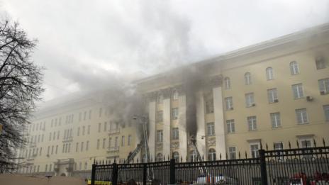 Огромен пожар гори в руското министерство на отбраната