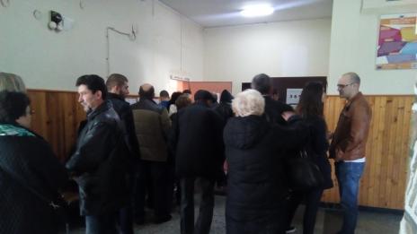 Опашки се извиха пред избирателни секции в Аспарухово