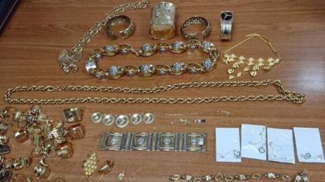 Българи тръгнали на сватба в Германия с 1,5 кг злато и 90 бутилки ракия!