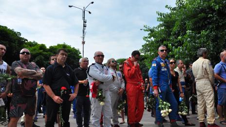 Хиляди си вземат последно сбогом с Тодор Славов (СНИМКИ)