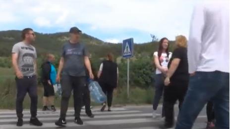 Велинградчани на протест заради безводие, блокираха пътя 