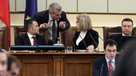 Парламентарни емоции – скандал по време на дебатите