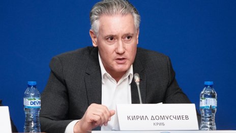 Домусчиев: Заетите в бюджетния сектор трябва да понесат кризата наравно с тези в частния