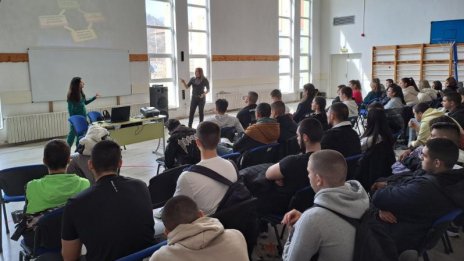 Запознаха ученици от Белослав с вредата от наркотиците	