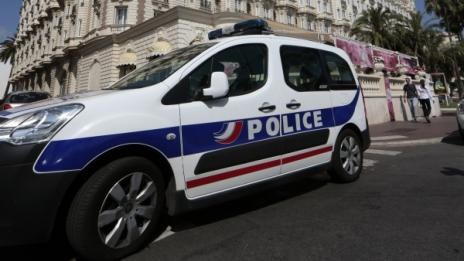 Човек загина при нападение с нож в предградие на Париж
