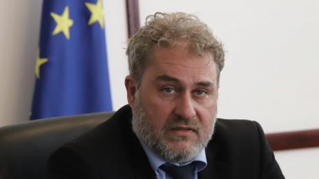 Изплащат три минимални работни заплати на артистите у нас