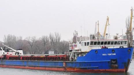 Доставиха храна на екипажа на задържания във Варна кораб 