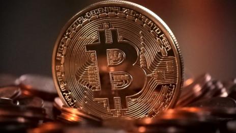 Биткойнът удари нов рекорд