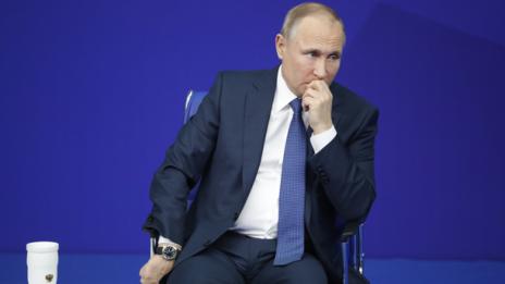Рейтингът на Путин падна под 50%