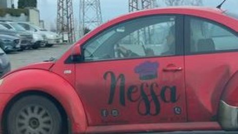Кара и си чати, важно му е! Това може да е убиецът на вашето дете на пътя