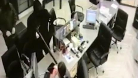 Нападатели нахлуха в сградата на афганистанската държавна телевизия