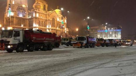 Пътна полиция: Неподготвените за зимата коли да не излизат при снеговалеж