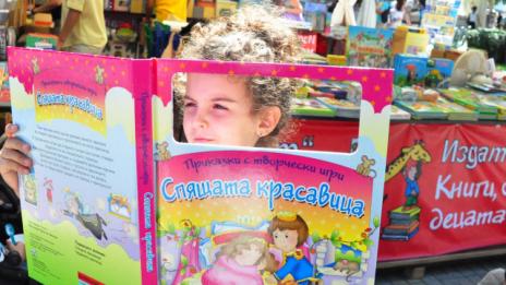 Детски литературен кът на открито стартира във Варна в рамките на Алея на книгата