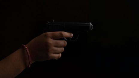 Русенец заплаши младеж от Варна с пистолет и го обра