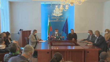 Няма да затягат мерките срещу коронавируса или да въвеждат нови