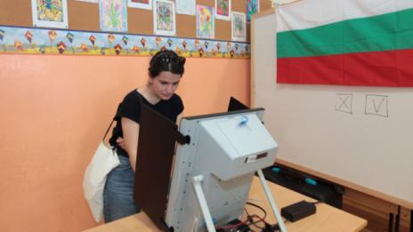При обработени 74,92% от протоколите: ГЕРБ - 30,62%, БСП - 24,59% 