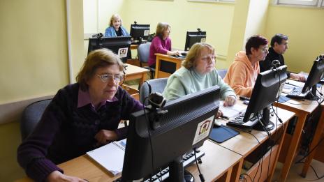 За скайп и нови познания ползват варненските пенсионери компютъра