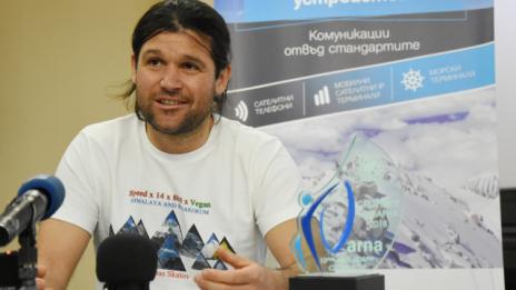 Алпинистът Атанас Скатов представя новата си книга във Варна
