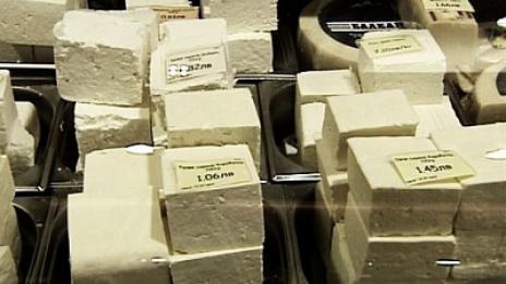 Търговските вериги с отделни щандове за имитиращи млечни продукти