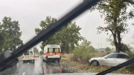 Варненец бере душа след тежка катастрофа на пътя за кв. "Боровец"