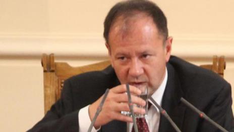 Мишо Миков моли депутати да влизат в залата