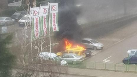 Огнен ад на паркинга на строителен хипермаркет във Варна