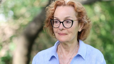 Нарязаха гумите на колата на Румяна Коларова
