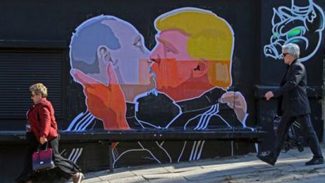 Политическа страст: Тръмп и Путин в гореща целувка